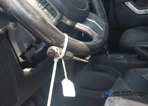 2014 Jeep Wrangler Unlimited Freedom Edition z USA, uszkodzony, nr VIN 1C4BJWDG0EL228649